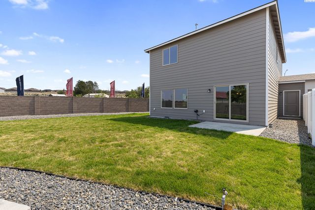 7402 Grapevine Ct, West Richland, WA 99353