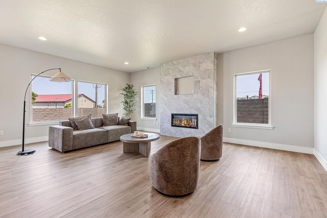 7402 Grapevine Ct, West Richland, WA 99353