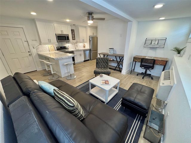412 Pacific Street 11A, Houston, TX 77006