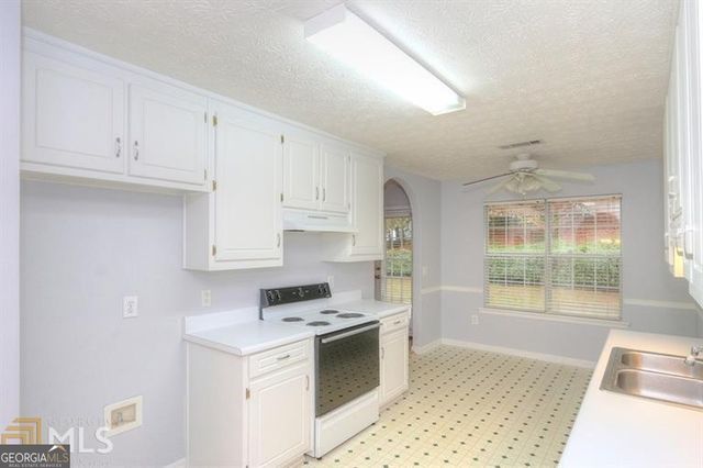 3284 Rockwalk Terrace, Loganville, GA 30052
