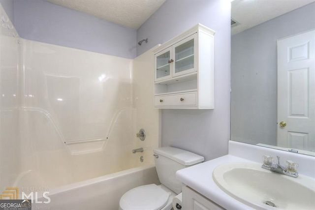 3284 Rockwalk Terrace, Loganville, GA 30052