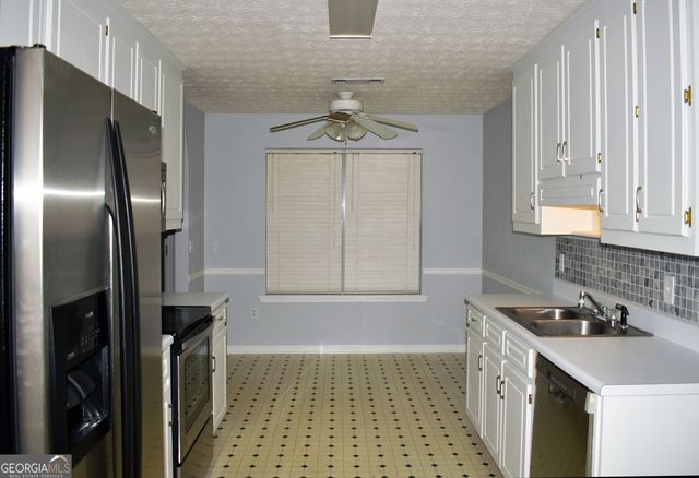 3284 Rockwalk Terrace, Loganville, GA 30052