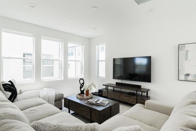 8011 Rubicon Way, San Diego, CA 92126