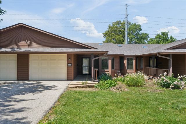 140 35th St Drive SE 2, Cedar Rapids, IA 52403