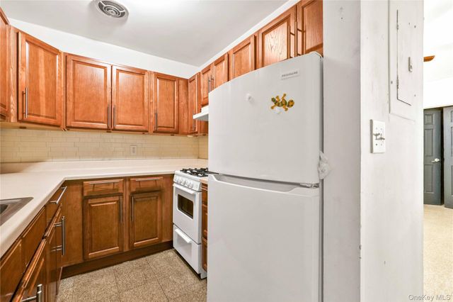 1424 Astoria Boulevard 6, Astoria, NY 11102