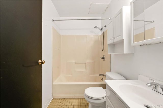 1424 Astoria Boulevard 6, Astoria, NY 11102