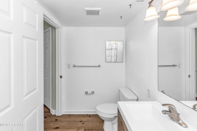 355 Lakepointe Dr Unit 102, Altamonte Springs, FL 32701