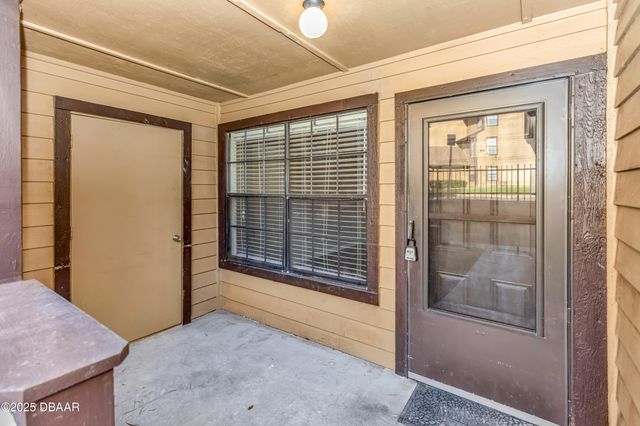 355 Lakepointe Dr Unit 102, Altamonte Springs, FL 32701