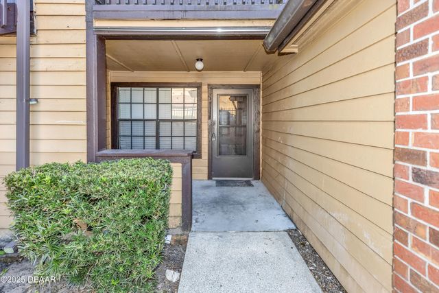 355 Lakepointe Dr Unit 102, Altamonte Springs, FL 32701