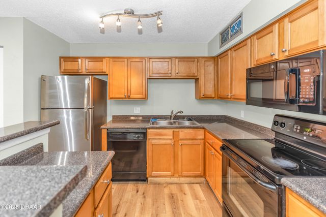 355 Lakepointe Dr Unit 102, Altamonte Springs, FL 32701