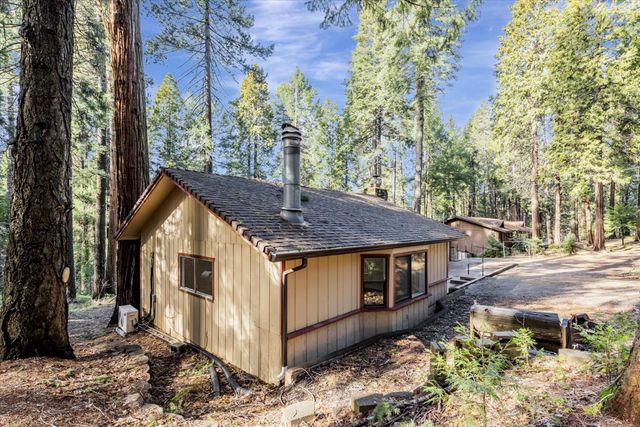 2900 Shady Ln, Pollock Pines, CA 95726