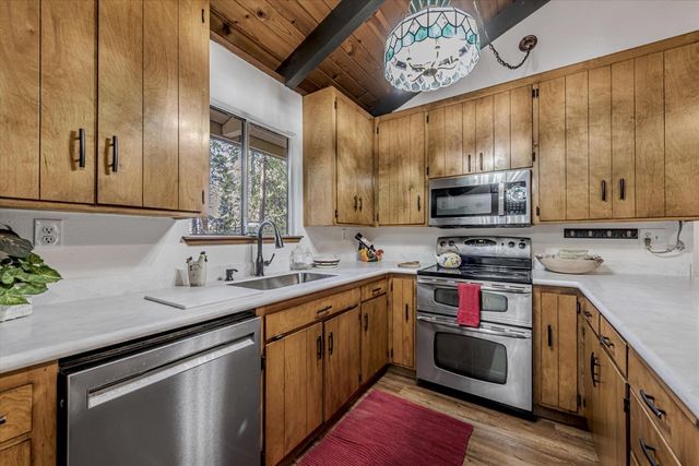 2900 Shady Ln, Pollock Pines, CA 95726