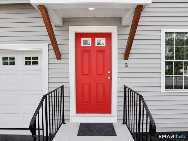 42 Chestnut Street 3, Bethel, CT 06801