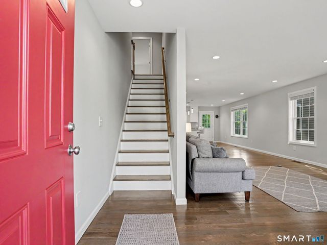 42 Chestnut Street 3, Bethel, CT 06801