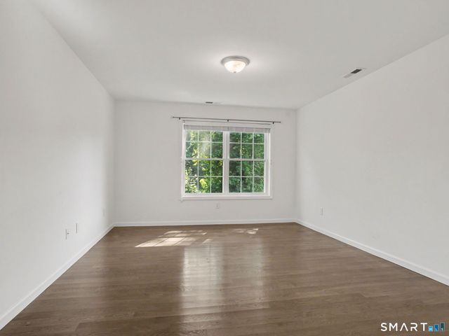 42 Chestnut Street 3, Bethel, CT 06801