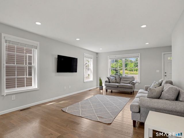 42 Chestnut Street 3, Bethel, CT 06801