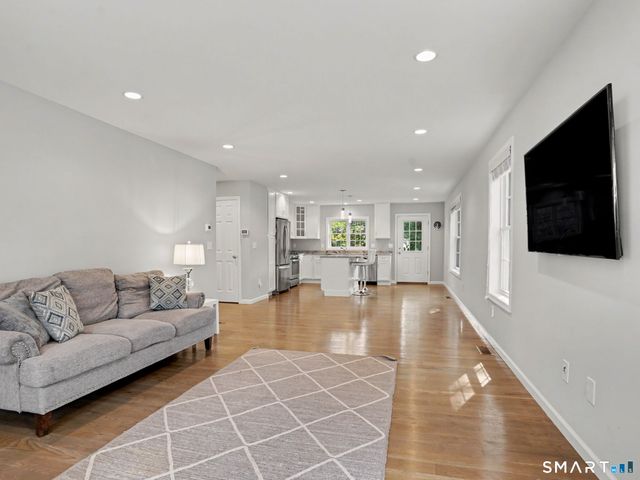 42 Chestnut Street 3, Bethel, CT 06801