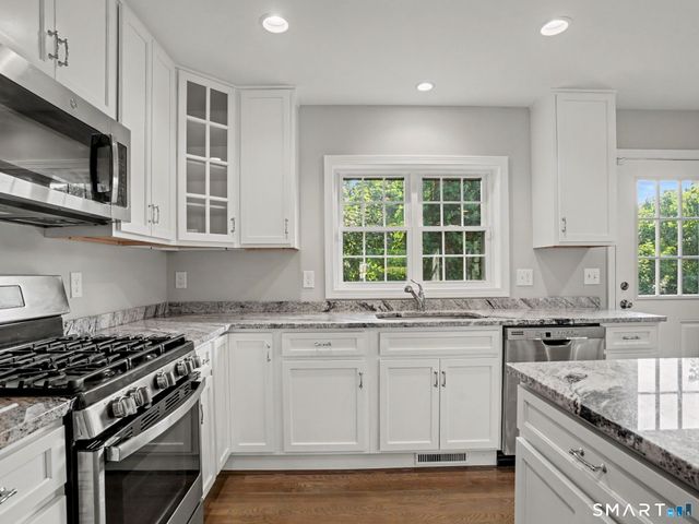 42 Chestnut Street 3, Bethel, CT 06801