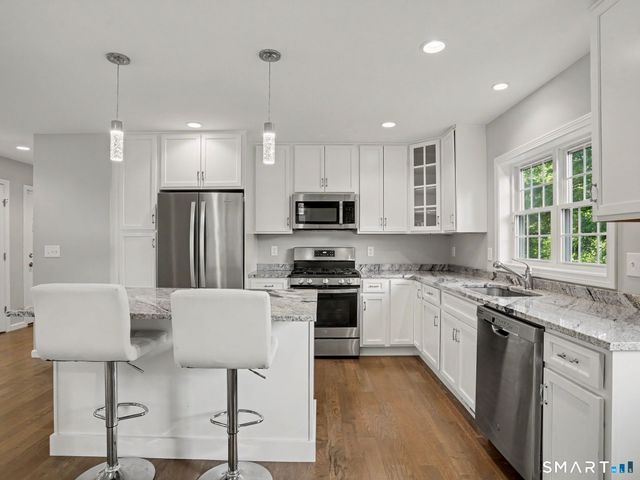 42 Chestnut Street 3, Bethel, CT 06801