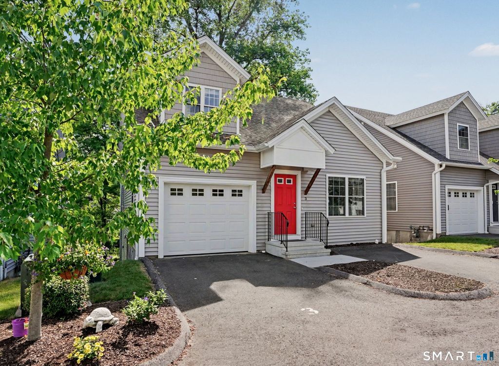 42 Chestnut Street 3, Bethel, CT 06801