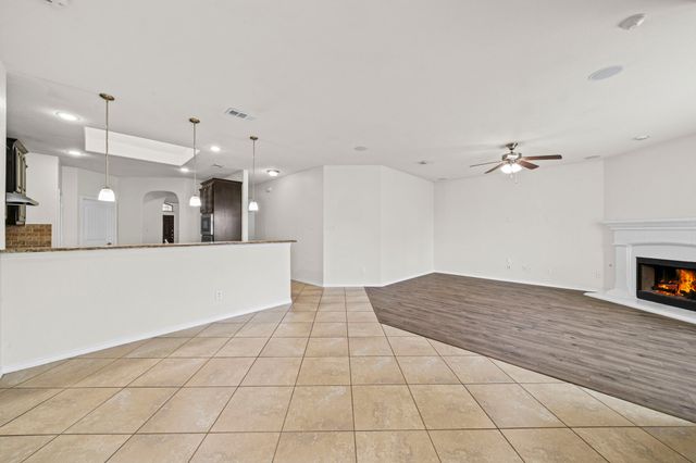 1205 Crest Ridge Drive, Glenn Heights, TX 75154