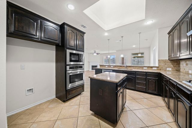 1205 Crest Ridge Drive, Glenn Heights, TX 75154