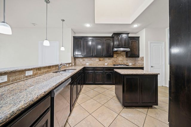 1205 Crest Ridge Drive, Glenn Heights, TX 75154