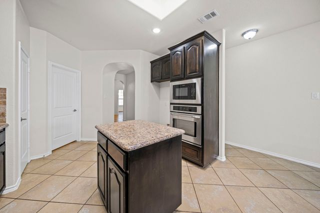 1205 Crest Ridge Drive, Glenn Heights, TX 75154