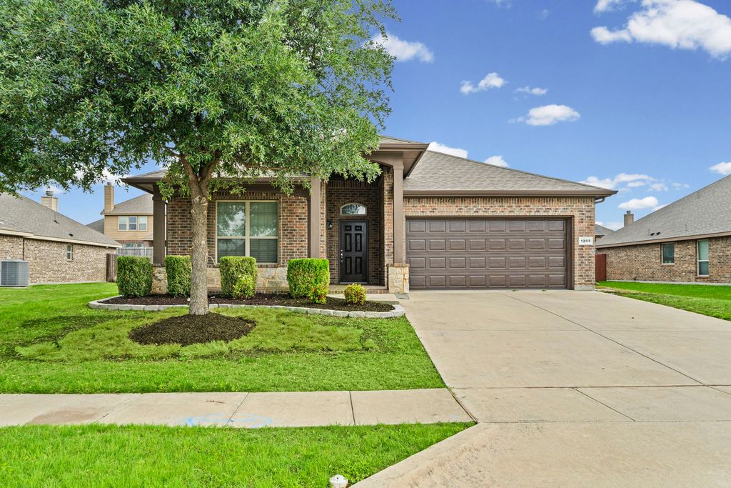 1205 Crest Ridge Drive, Glenn Heights, TX 75154