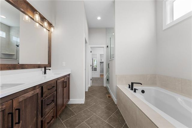 1148 SW Whitby Drive, Lee's Summit, MO 64083