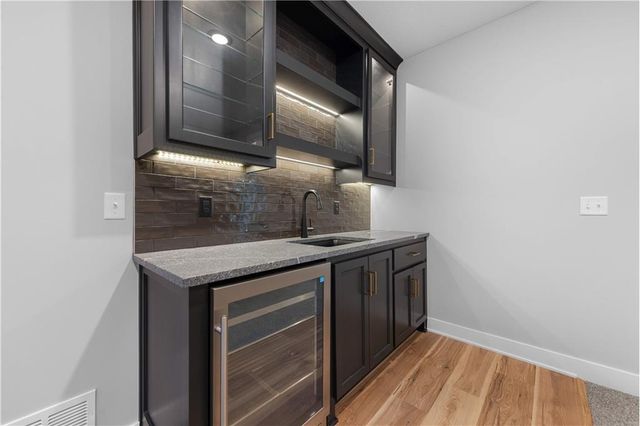1148 SW Whitby Drive, Lee's Summit, MO 64083
