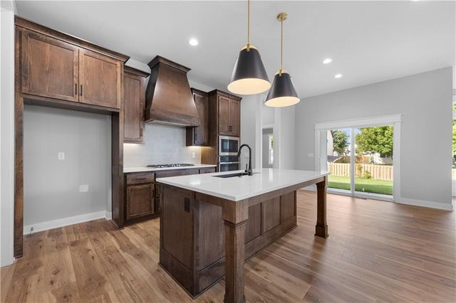 1148 SW Whitby Drive, Lee's Summit, MO 64083