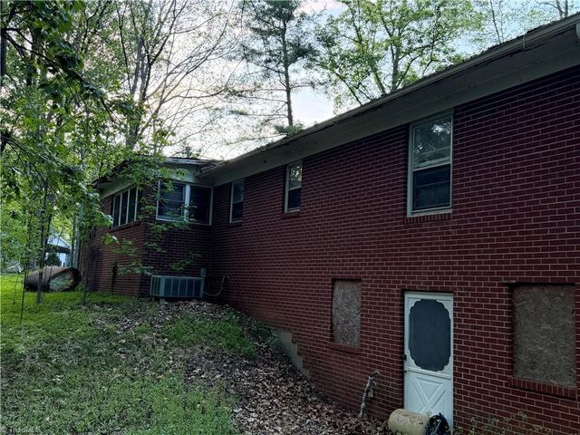 1519 Pipers Gap Road, Mount Airy, NC 27030
