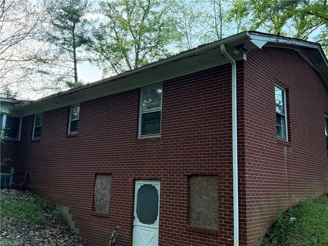 1519 Pipers Gap Road, Mount Airy, NC 27030