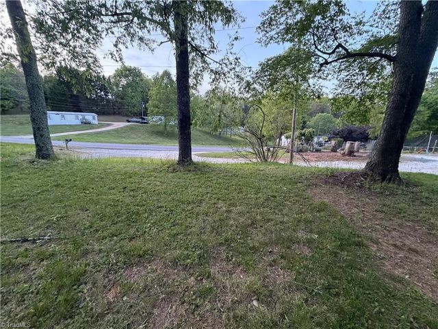 1519 Pipers Gap Road, Mount Airy, NC 27030