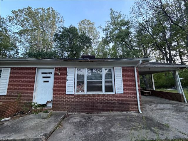 1519 Pipers Gap Road, Mount Airy, NC 27030