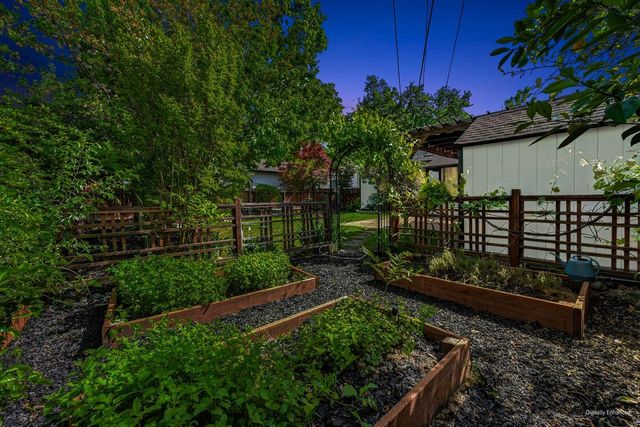 4823 Jerry Way, Sacramento, CA 95819