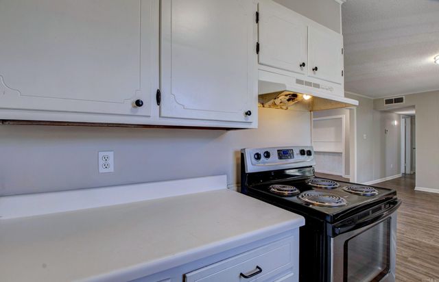 710 N Pine, Searcy, AR 72143