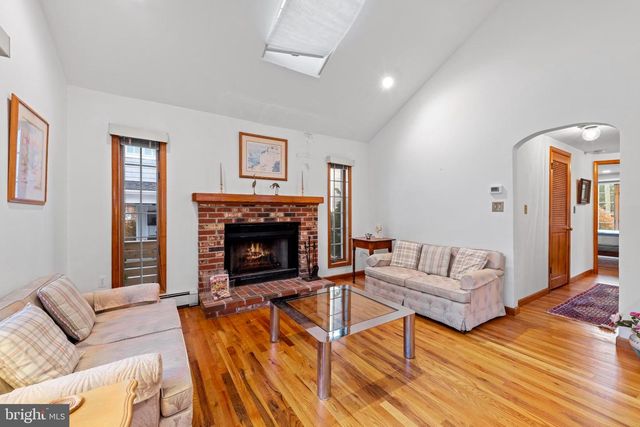 373 N 2ND ST, Surf City, NJ 08008