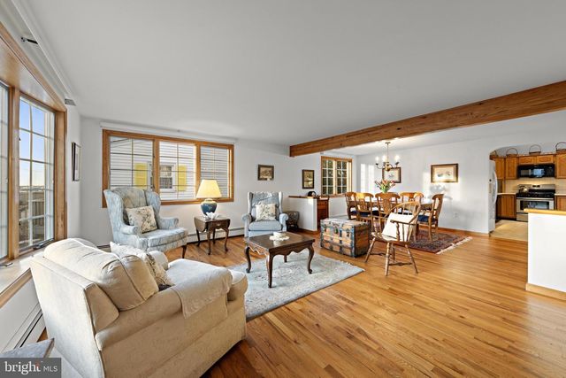 373 N 2ND ST, Surf City, NJ 08008