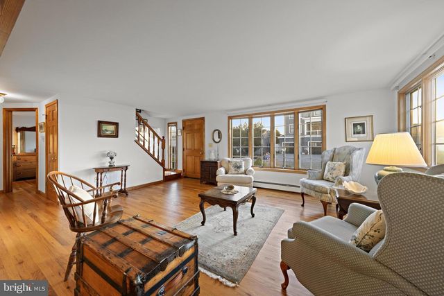 373 N 2ND ST, Surf City, NJ 08008