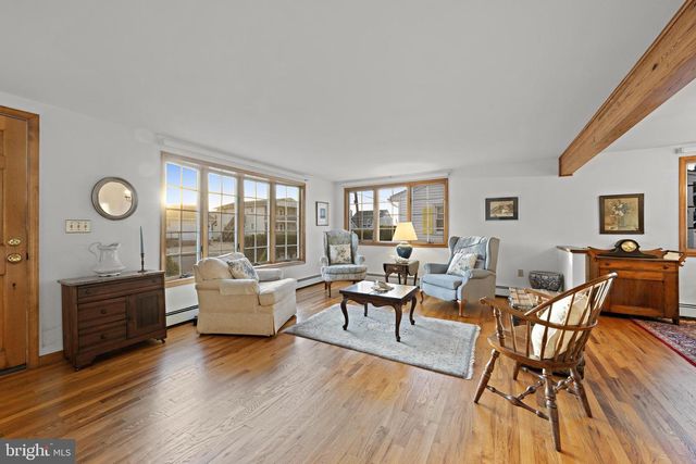 373 N 2ND ST, Surf City, NJ 08008