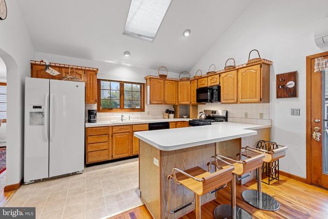 373 N 2ND ST, Surf City, NJ 08008