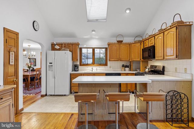 373 N 2ND ST, Surf City, NJ 08008