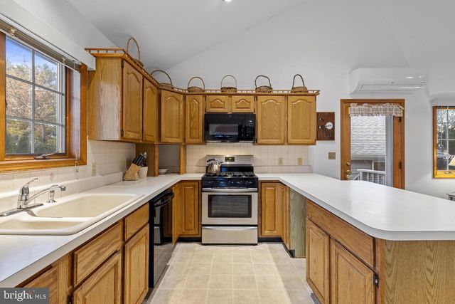 373 N 2ND ST, Surf City, NJ 08008