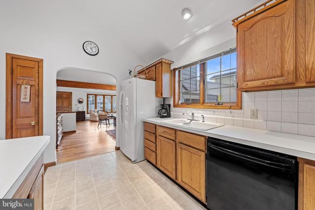 373 N 2ND ST, Surf City, NJ 08008