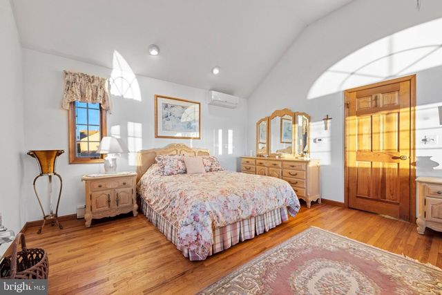 373 N 2ND ST, Surf City, NJ 08008