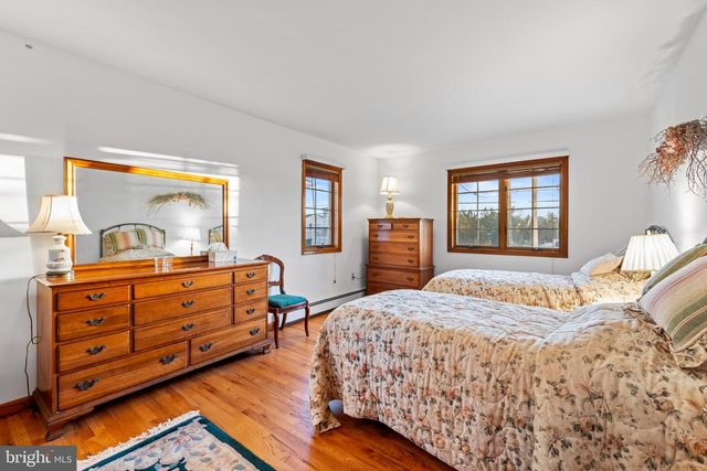 373 N 2ND ST, Surf City, NJ 08008