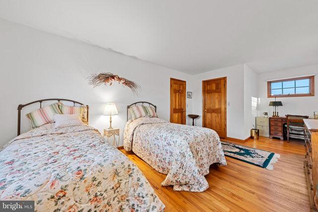 373 N 2ND ST, Surf City, NJ 08008