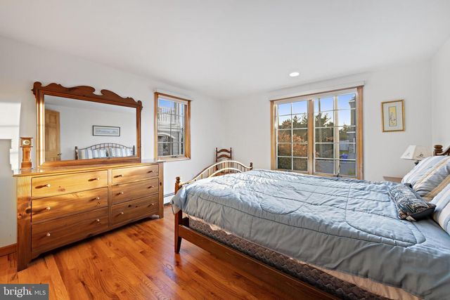 373 N 2ND ST, Surf City, NJ 08008